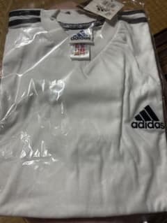 adidas ホワイト VネックTシャツ 新品