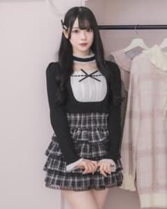 pium ラウンドフリルチョーカーカットソー ブラック - メルカリ