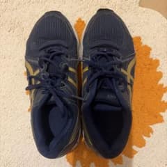 ASICS スニーカー ネイビー ゴールドのサムネイル