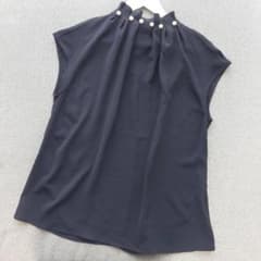 【美品】&.nostalgia パールノースリーブトップスのサムネイル