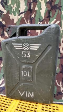 フランス軍10L アルミ製ワイン専用携行缶 水缶として使用可 ミリタリースタイル フランス軍10L アルミ製ワイン専用携行缶 水缶として使用可 ミリタリー