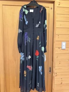 K*様 AMERI 花柄 ロングワンピース　amanda 2way 新品未使用タ AMERI 花柄 ロングワンピース amanda 2way 新品未使用タグ付き - メルカリ