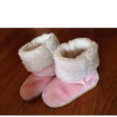 ピンクのムートンブーツのサムネイル