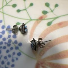 花型カラフルストーンピアスのサムネイル
