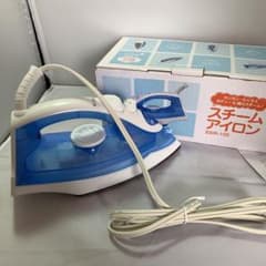 新品 スチームアイロン 簡単楽々ボディー&強力スチームのサムネイル