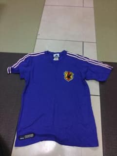 adidasの青のTシャツ、JFAワッペン入りのサムネイル