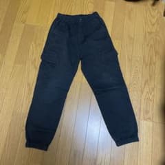UNIQLO ブラック カーゴパンツ 160のサムネイル