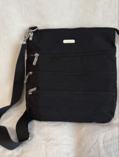【美品】baggallini バッガリーニ　ショルダーバッグ　ブラック　旅行用のサムネイル