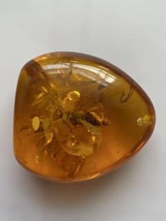 ♦️大粒琥珀 蜂か虫の昆虫入 ペンダントトップ 置物飾り ヴィンテージ物 ♦️大粒琥珀 蜂か虫の昆虫入 ペンダントトップ 置物飾り ヴィンテージ