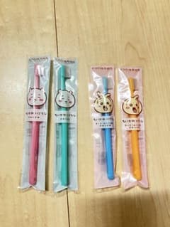【ちいかわうさぎ】歯ブラシやわらかめ4本セット(大人用2本と6-12歳用2本)のサムネイル