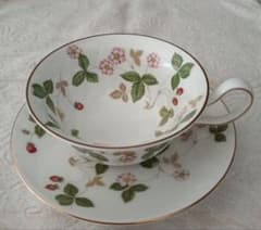 WEDGWOOD　 ワイルドストロベリー ティーカップ＆ソーサ