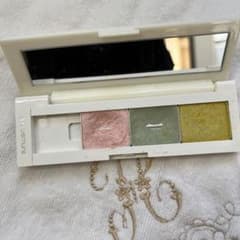 shu uemura アイシャドウのサムネイル