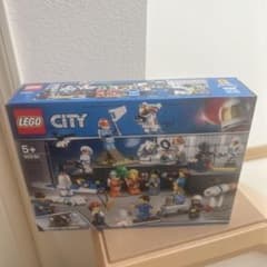 LEGO CITY 60230 宇宙飛行士と研究者 ミニフィグセットのサムネイル