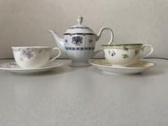 ☆NARUMI ☆Noritake のティーカップ&ソーサーとティーポットの3点のサムネイル