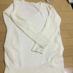 白ニットのサムネイル