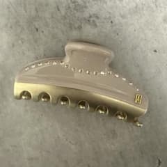 美品　アレクサンドルドゥパリ　Mサイズ　ベージュ ストーン付き ヘアクリップ 美品 アレクサンドルドゥパリ Mサイズ ベージュ ストーン付き ヘア