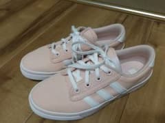 adidas　アディダス　スニーカーのサムネイル