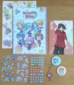 初音ミク クリアファイル ステッカー 缶バッジ キーホルダー セットのサムネイル