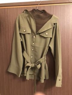 新品　ペプラムシルエット Vネックのサムネイル