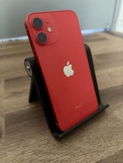 【美品】Apple iPhone12mini（64GB） レッドのサムネイル
