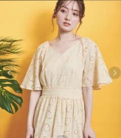 Noela アイレットレース 半袖ティアードワンピース ベージュのサムネイル