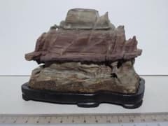 土佐 鎧石 5.5㎏ 紋様石 のぞきあり 鑑賞石 プロ台座付き m88299914976_1.jpg?1734142246
