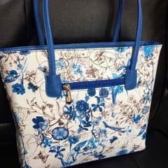 値下げしました！交渉あり。タグ付き.牛皮使用.トートバッグ1万8千円のサムネイル