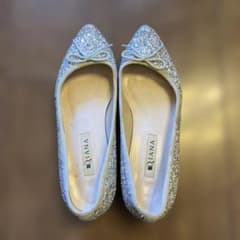 DIANA シルバー グリッター フラットシューズ - メルカリ