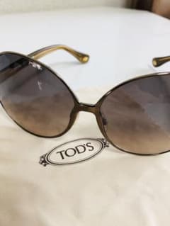 ココ様専用　TOD’S サングラスとネックレス緑のサムネイル