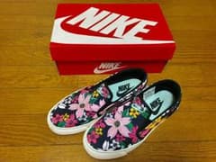 NIKE ナイキ スニーカー 花柄 24.5㎝のサムネイル