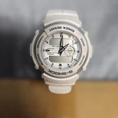 ジャンク　CASIO G-SHOCK 腕時計 本体 ホワイトのサムネイル