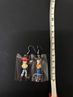 ウッディとジェシー　ピアスのサムネイル