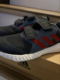 【adidas】新品 キッズスニーカー size21のサムネイル