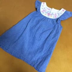 7月末まで値下げ袖フリル花刺繍ワンピース☆100のサムネイル