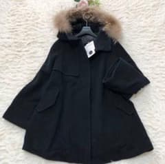 新品タグ付✨アンタイトル　2wayタヌキファー付きポンチョ風ロングコート　黒　2のサムネイル