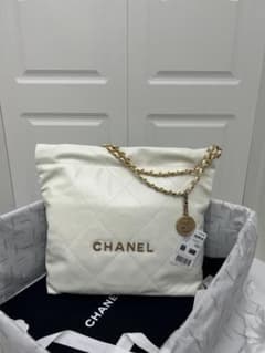 CHANEL ホワイトショルダーバッグ - メルカリ