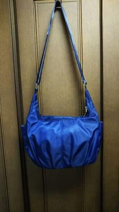 【新品】★ノーブランド ショルダーバッグ ロイヤルブルー★のサムネイル