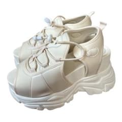 厚底スニーカーのサムネイル