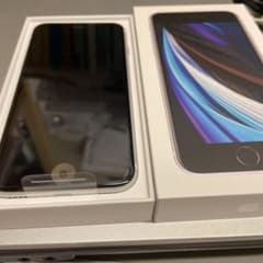 新品未使用品iPhone SE 第2世代 (SE2) ホワイト64GB auのサムネイル