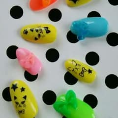 ネイルチップ ☆ 気ままニャンコ 猫 （暗闇で光る夜光カラー） ☆のサムネイル