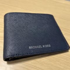 新品未使用　MICHAEL KORS ネイビー 二つ折り財布のサムネイル