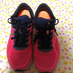 newbalanceランニングシューズのサムネイル