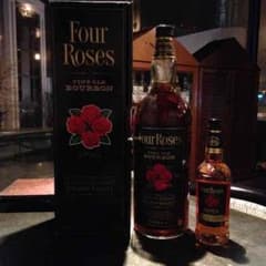 激レア！！新品！未開封！FourRoses ビックボトル！！ 激レア！！新品！未開封！FourRoses ビックボトル！！ - メルカリ