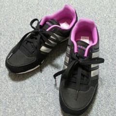 未使用 adidas スニーカーのサムネイル