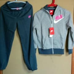 新品、未使用！NIKEセットアップのサムネイル