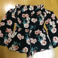花柄ロンパースのサムネイル