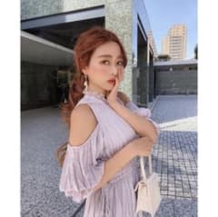 ♡eimy istoire♡ワッシャープリーツオフショルダーワンピースのサムネイル