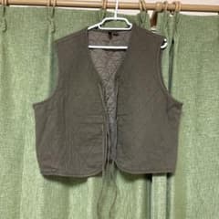 H&M DIVIDED キルティングベスト カーキ Mサイズのサムネイル