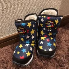 【こーたん様専用】スノーブーツ 星柄のサムネイル