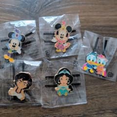 非売品】ディズニー ピンバッジ 4種セット・雨の日限定キーホルダー